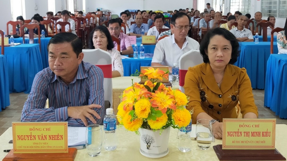 Đoàn đại biểu Quốc hội tỉnh An Giang tiếp xúc cử tri Cù Lao Giêng